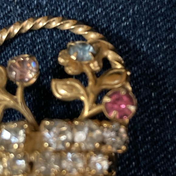 Beautiful Pin EUC - Picture 3 of 7